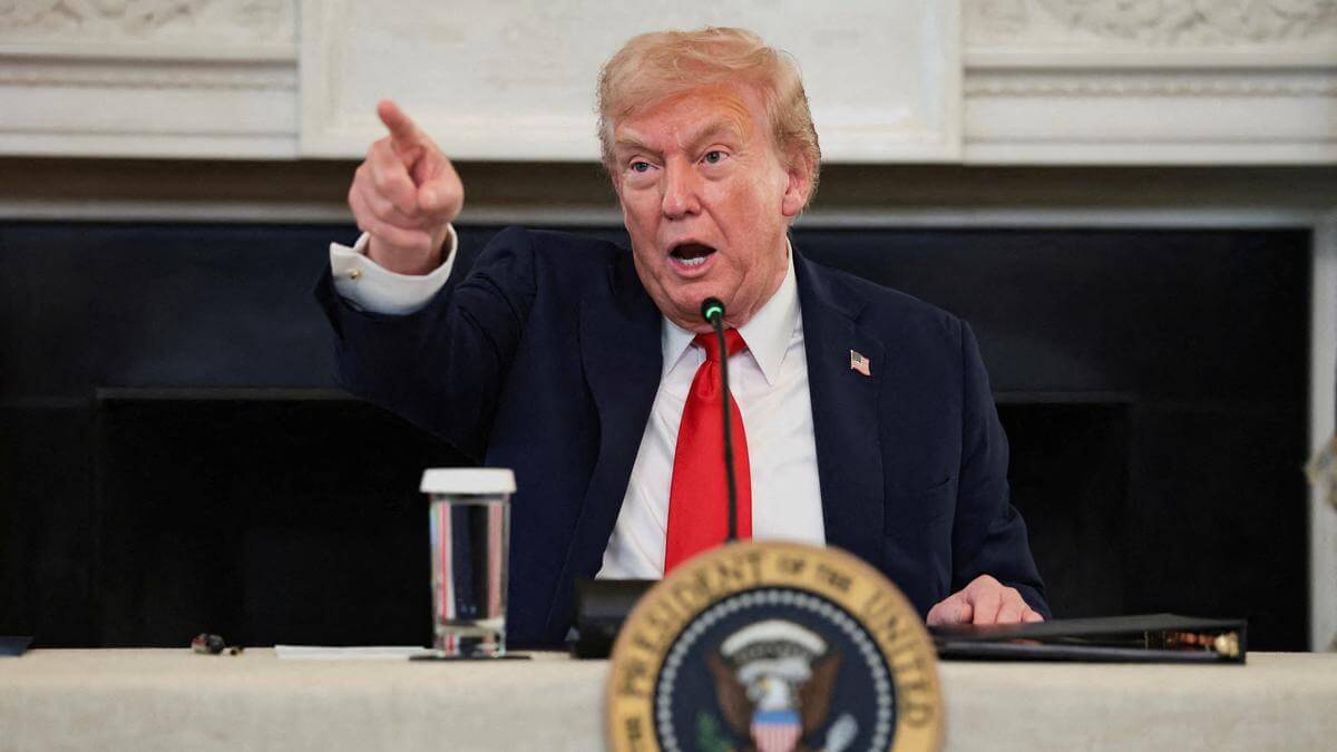 Trump gives stern warning to Iran over Strait of Hormuz closure