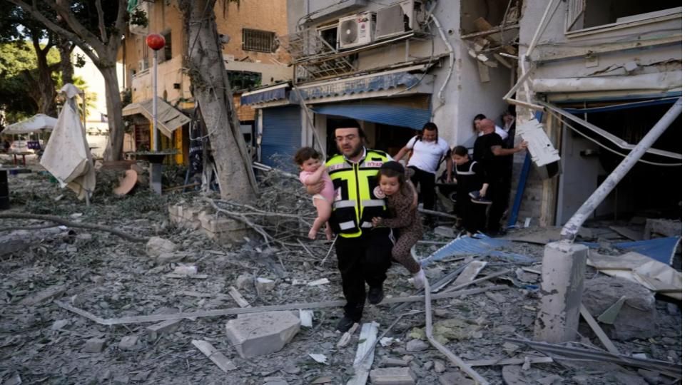 Iran launches fresh missile attacks on Israel following US action