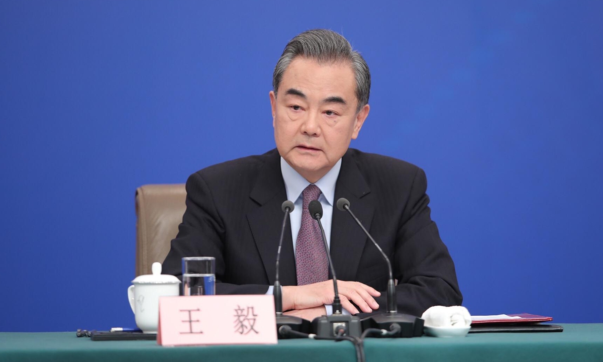 chinaandindiashouldcontinuetoadheretothestrategicconsensesthattheydonotposeathreattoeachother:chinesefmwangyi
