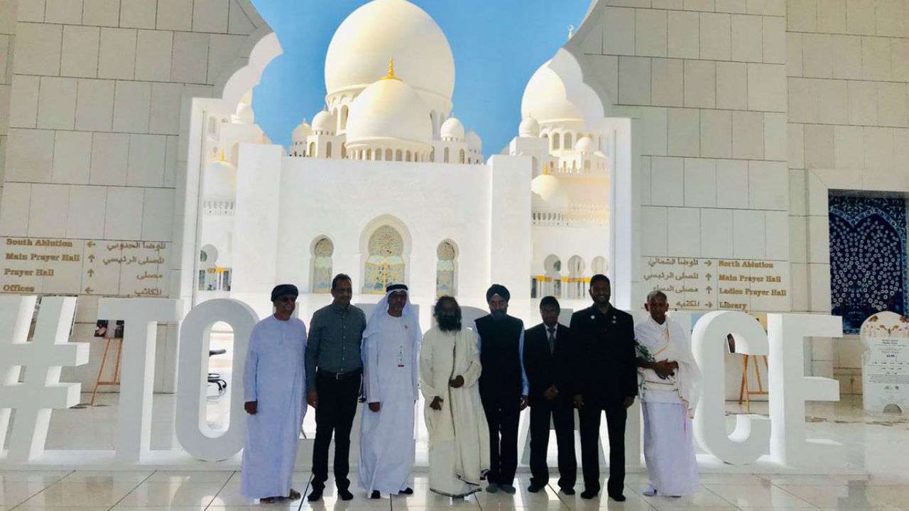 srisriravishankarvisitsgrandmosqueinabudhabihailsits‘goodvibrations’