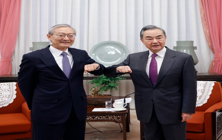 chineseforeignministerwangyimeetscosecretarygeneralurgesmoreactiveroleofsco