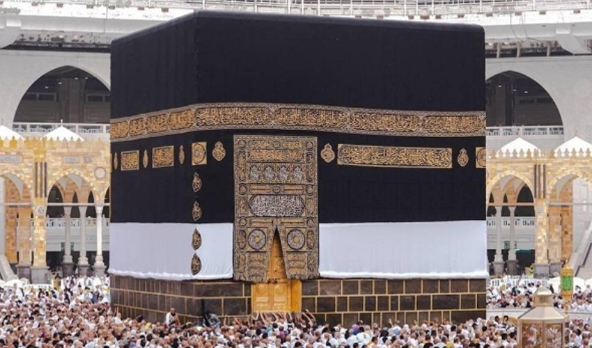 Kaaba kiswa raised ahead of Hajj