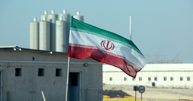 iranthreatenstodevelopnukeweaponsshouldusattack