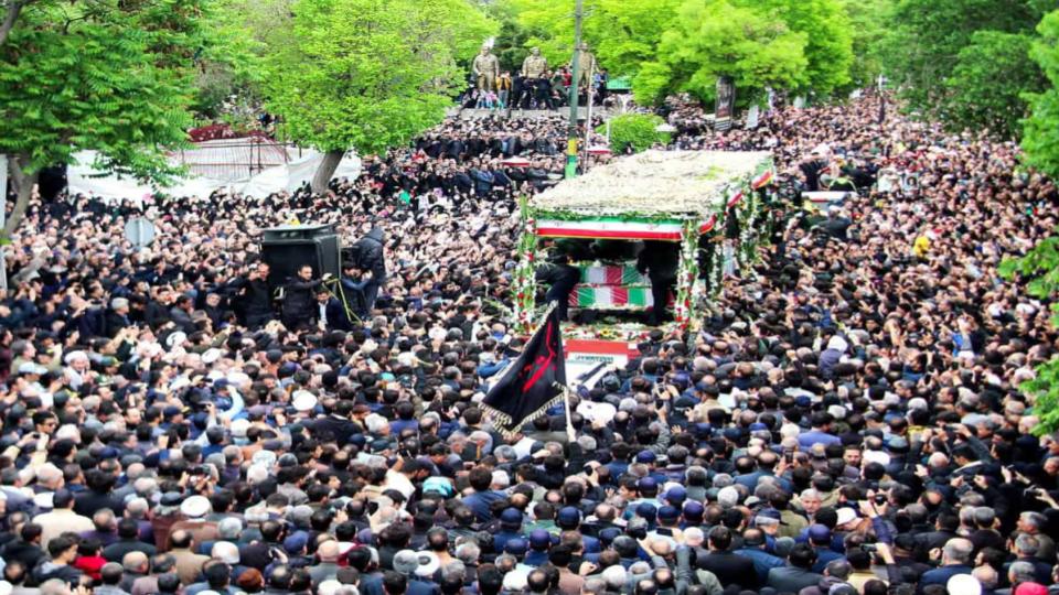 Huge crowd attends funeral procession for Iran President