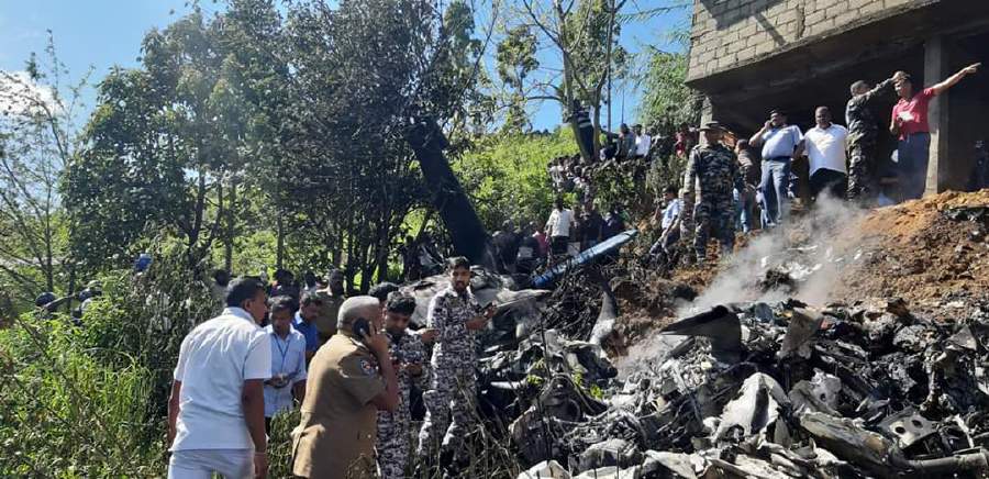 srilankaairforceplanecrasheskillingallfouraboard