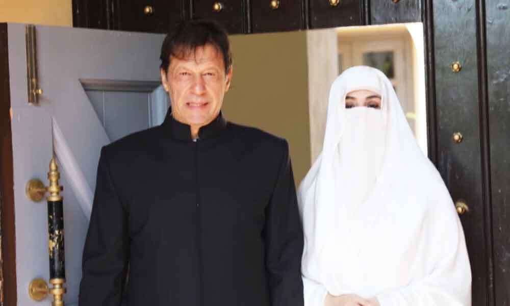 afterpakistanpmimrankhanfirstladybushrabibicontractstocovid19