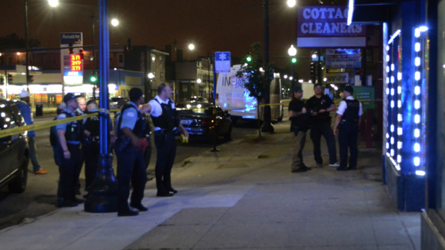 2killed2includingpolicemancriticallywoundedinshootinginchicago