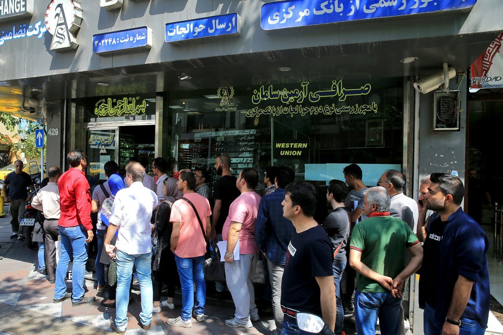 iran’scurrencycrashesshortagesandfearsrise