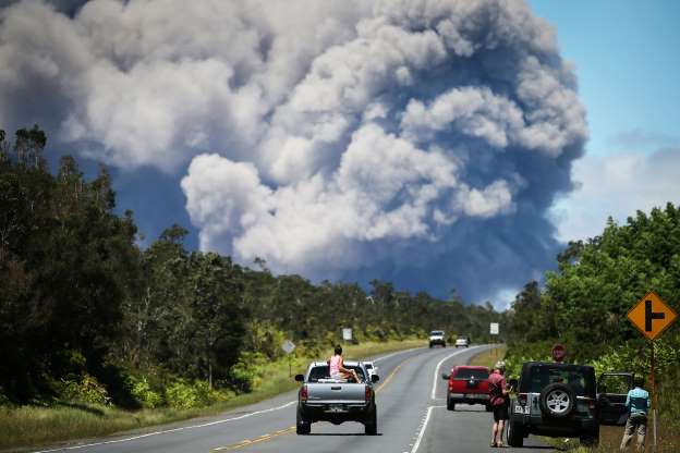 ashcloudfromhawaiivolcanosparksaviationredalert