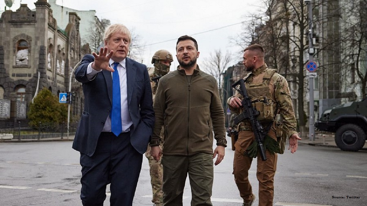 ukpmborisjohnsonzelenskyywalkthroughstreetsofukraineskyiv