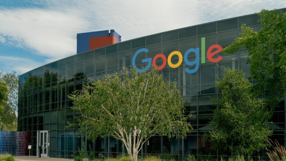 usfedraljuryconvictsexgoogleemployeeforstealingaisecretsforchina