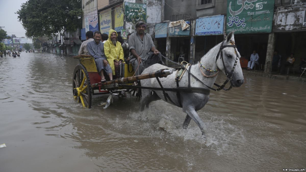 26peoplekilledinflashfloodsinpakistan