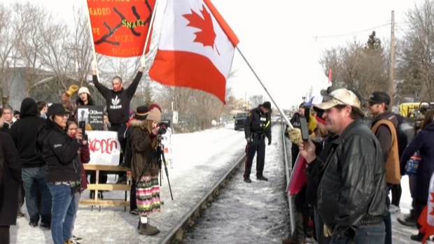 blockadesoncanadausbordercontinueasprotestsswell