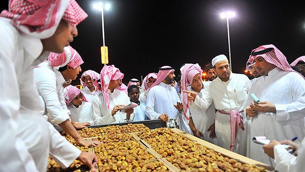 saudiarabiahostsworldslargestdatefestival