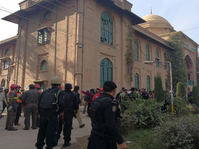pakistan:ninekilled32injuredinterroristattackinpeshawar
