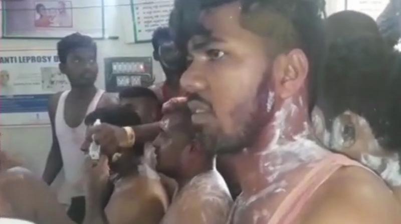 atleast10peopleinjuredinacidattackduringcongress’victoryrallyinkarnataka