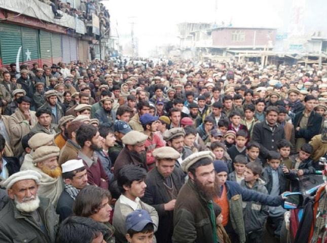 pakistan:gbprotestersendstrikeasgovernmentagreestowithdrawtaxes