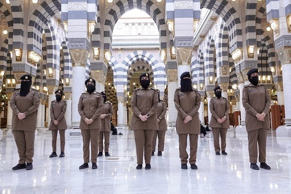 saudiarabia:forthefirsttimewomenstandguardinmakkahmukarramaduringhaj