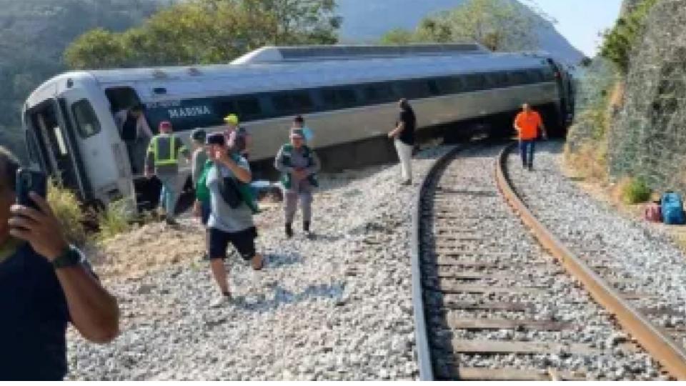 Train derailed near Nizanda in Mexico, 13 killed and 98 injured