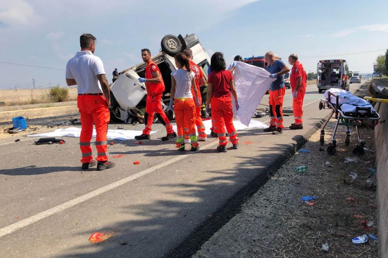 16foreignagriculturallabourerskilledintwocrashesinitaly