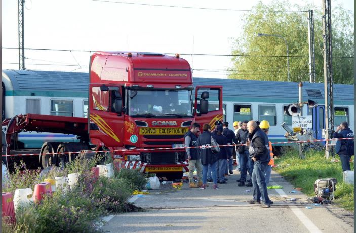 twodie18injuredintrainaccidentinitaly