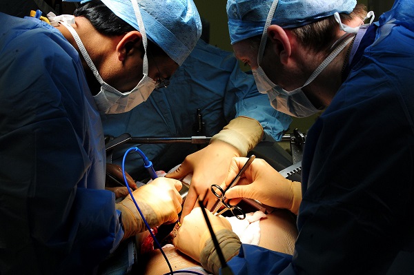 inararemedicalfeat57yearoldusmangetspigheartinworldfirsttransplant