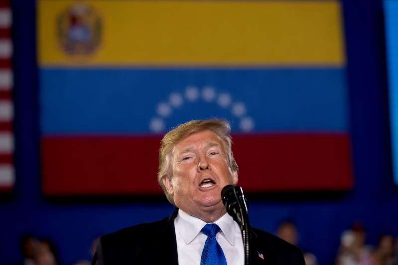 trumppleadswithvenezuelasmilitarytobackguaido