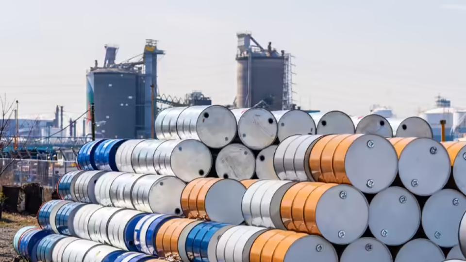 Oil Prices Hits $90/Barrel on Fears of Prolonged Conflict