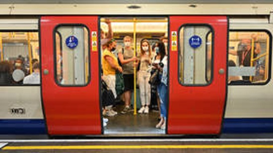 tokyo:atleast10passengersinjuredinstabbingsonacommutertrain
