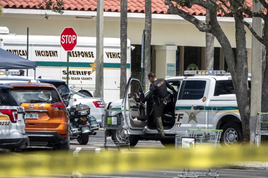 threepeoplekilledinfloridagrocerystoreshooting