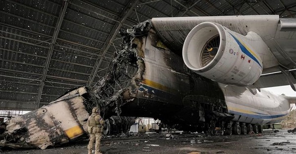 worldslargestaircraftdestroyedbyrussianforcesinukraineathostomelairport