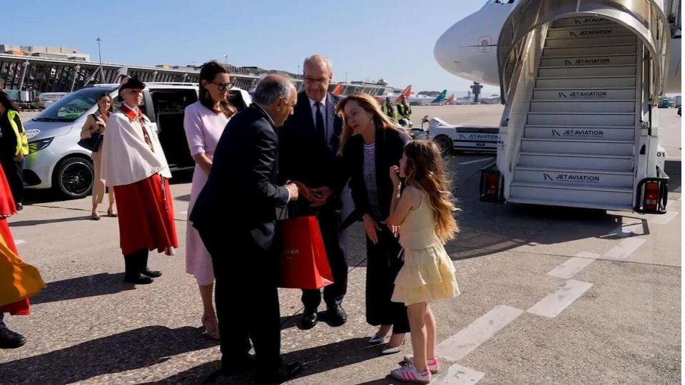 Meloni Arrives at G7 Summit with Daughter Ginevra, Wins Hearts Online