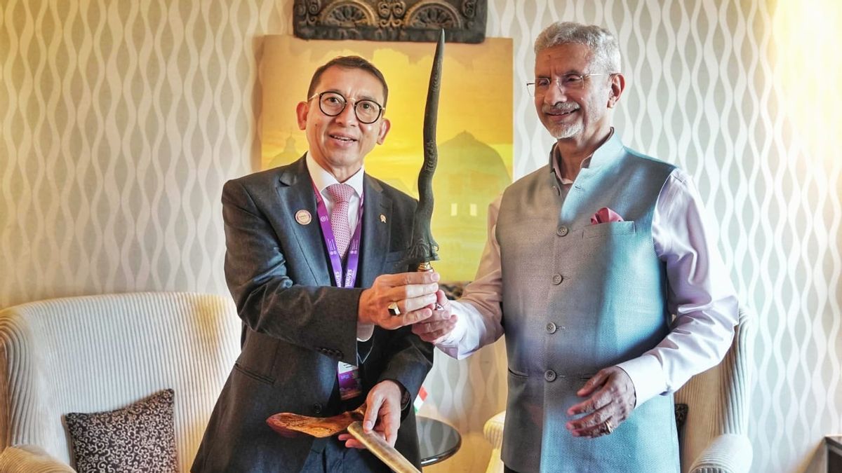 EAM S. Jaishankar meets Culture Minister of Indonesia in Mumbai on sidelines of WAVES Summit 2025