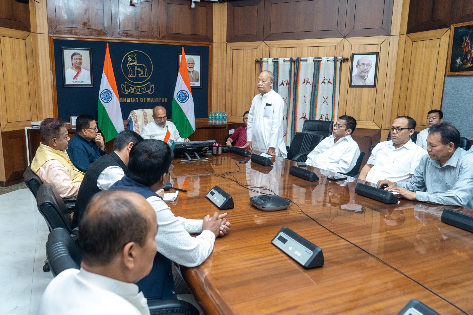 securitypersonneltryingtorestorenormalcyinmanipur