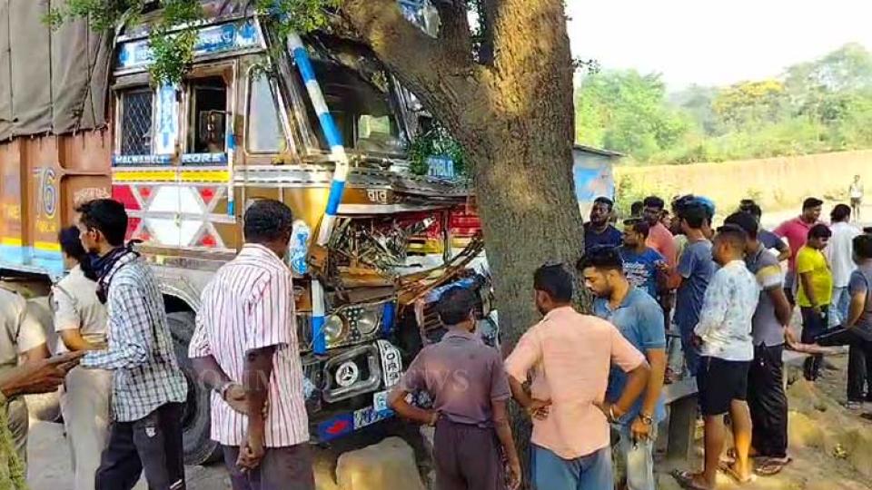 3 killed in Odisha as motorcycle collides with truck
