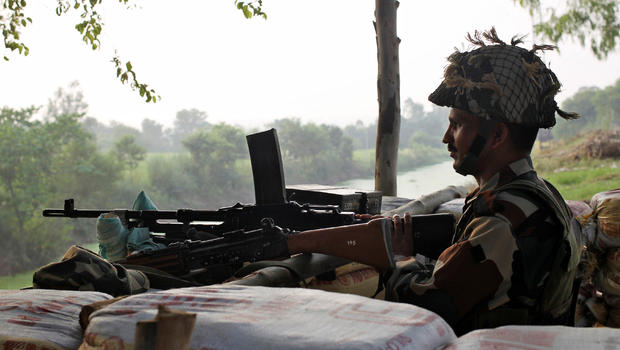 militantsattackroadsidebunkerinkashmir