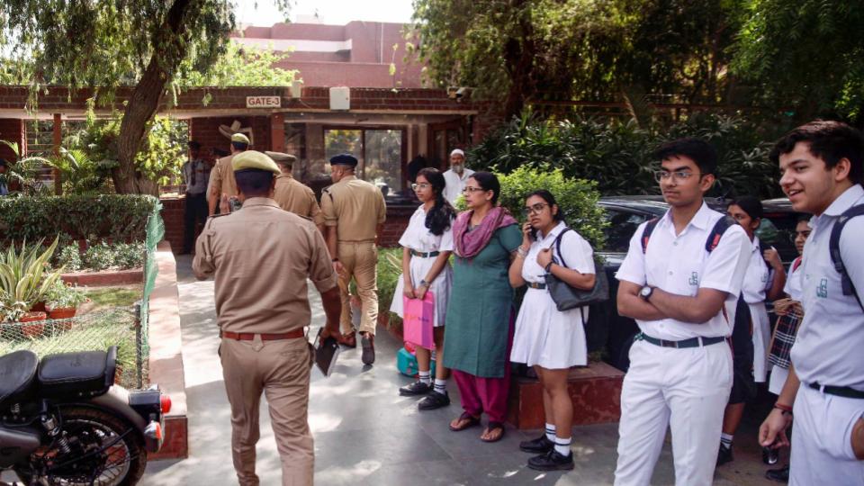 Delhi schools receive bomb threats, students evacuated