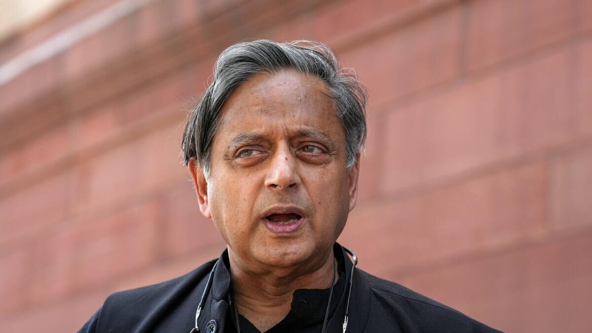 Shashi Tharoor refused to comment on Rahul Gandhi