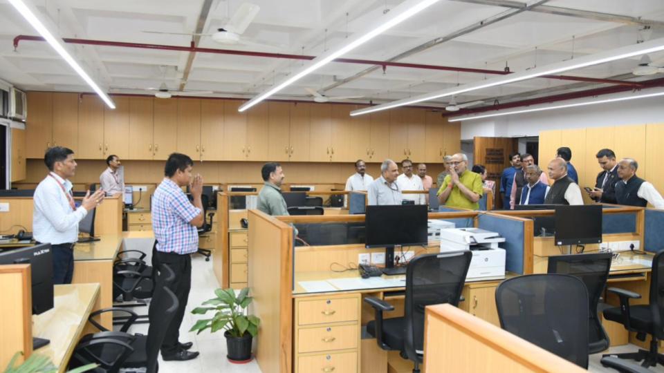 vpradhakrishnanvisitsrajyasabhasecretariatandappreciatesstaffdedication