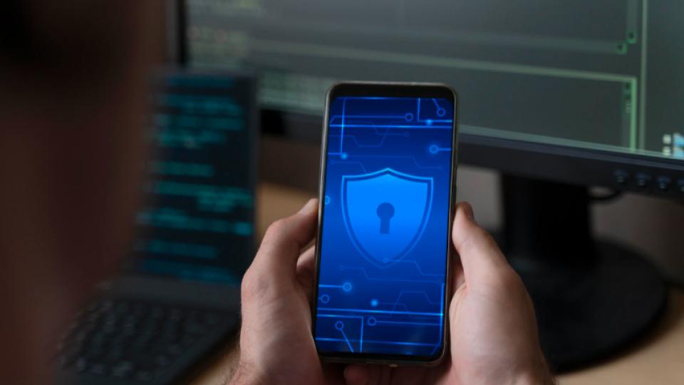 India Telecom Ministry orders mandatory govt cybersecurity app on new phones