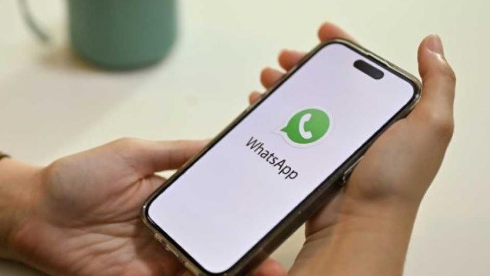 whatsappsuffersoutageinindiausersunabletosendmessages