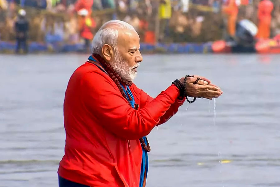 pmnarendramoditakesholydipatsangammahakumbhmela