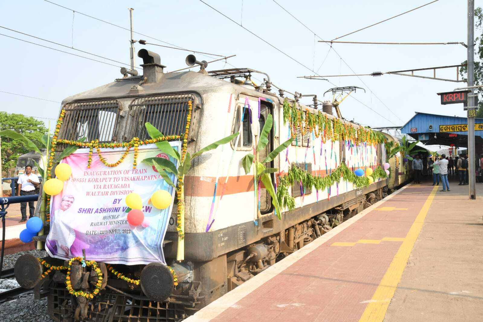 railwayministerashwinivaishnavflagsoffvisakhapatnamkoraputdailypassengertrainfromkoraputodisha