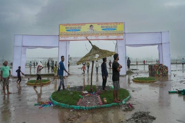 uppolicearrestsdevprakashmadhukarinconnectionwithtragicstampedeinhathras