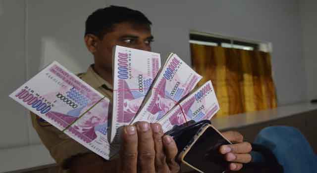 illegallytransportedturkishcurrencyworthrs71croreseizedinbengaluru