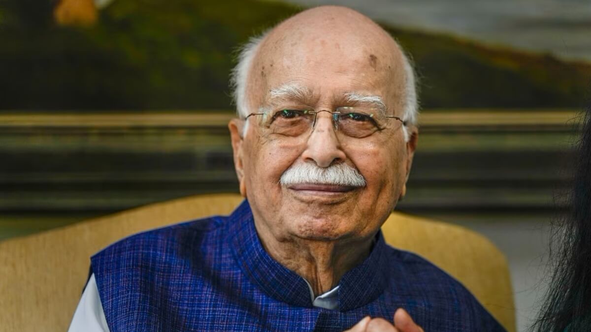 veteranbjpleaderlalkrishnaadvaniadmittedtoapollohospitalafterhishealthdeteriorated
