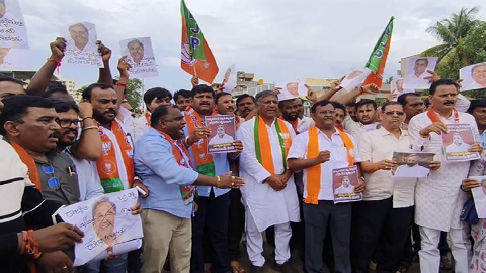 bjpholdsprotestdemandingkarnatakacmresignationafterhcsverdictonmudascam