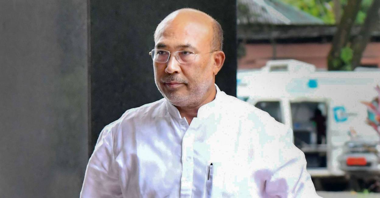 manipur:cmbirensinghrushestomeeteivillagetoassessthesituationwheresuspectedmilitantskilled3localvillageguards