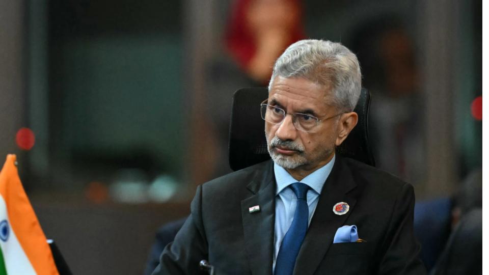 India offers $450 million package to support Sri Lanka 