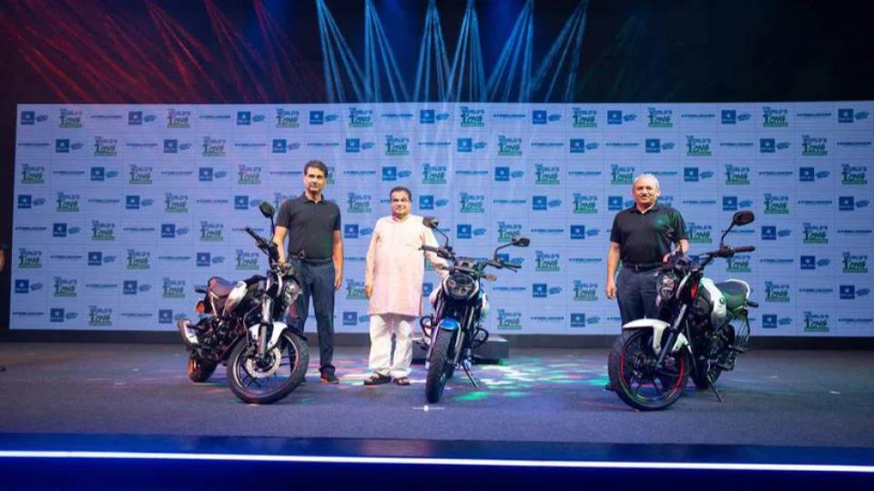 bajajlaunchesworld’sfirstcngmotorcycle‘freedom’with330kmrange